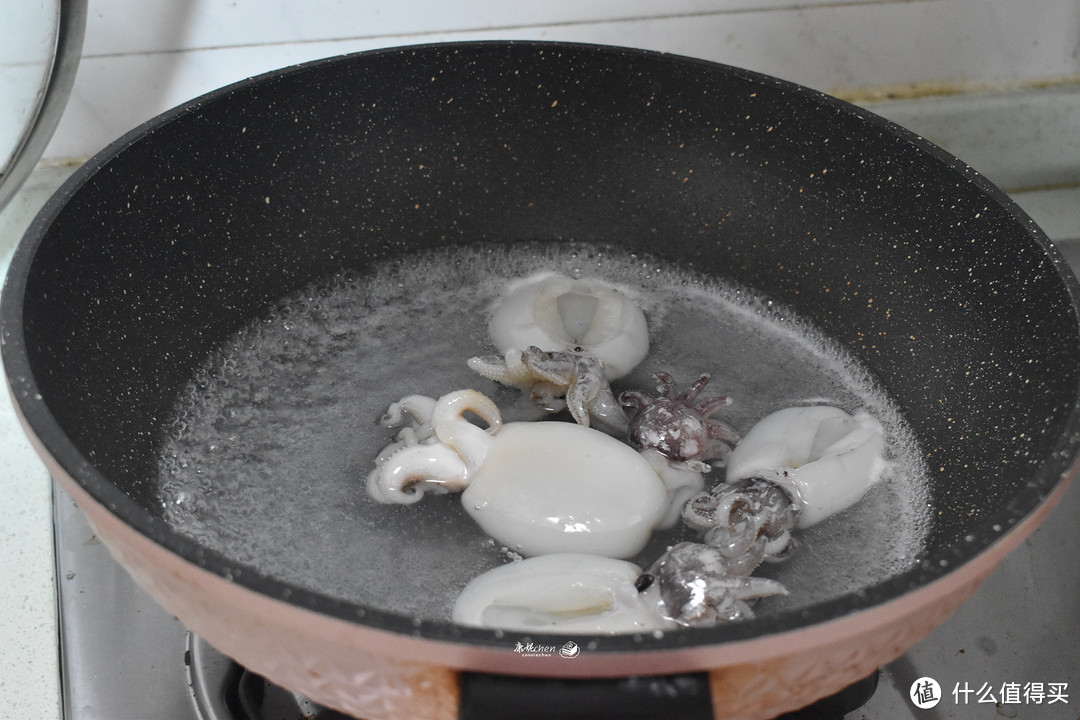 这菜10分钟就能做好，味道鲜美营养足，家人都嫌做得少