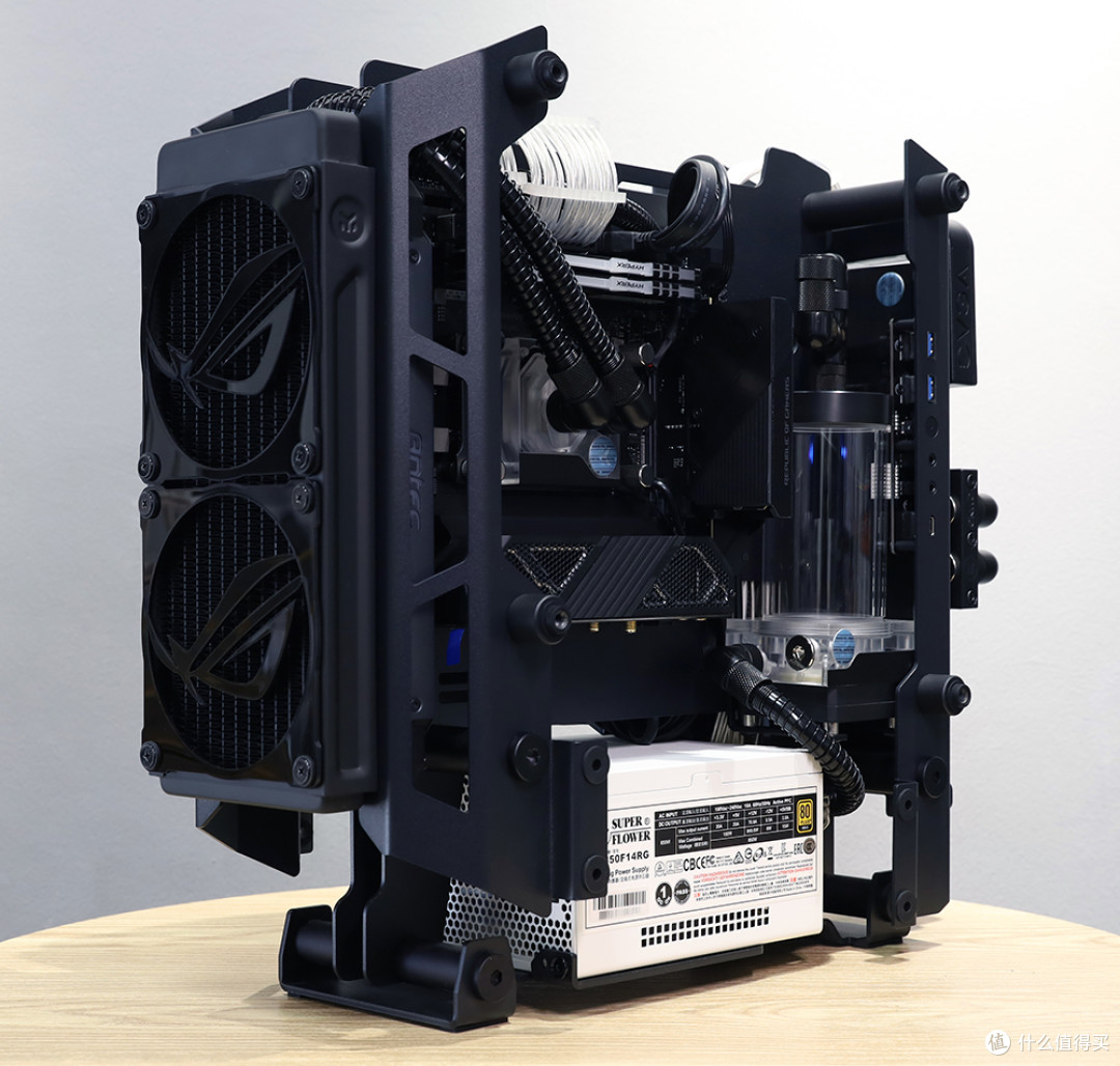 “软硬兼施”分体式水冷 ITX机箱 定妆照③