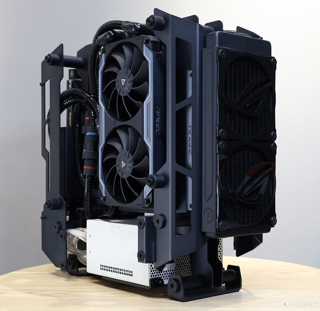 “软硬兼施”分体式水冷 ITX机箱 定妆照④