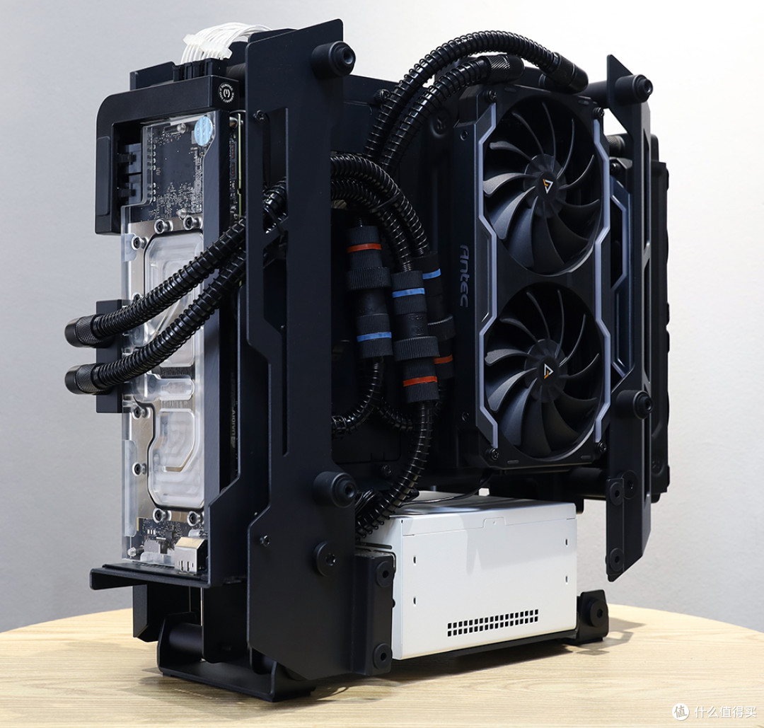 “软硬兼施”分体式水冷 ITX机箱 定妆照⑥