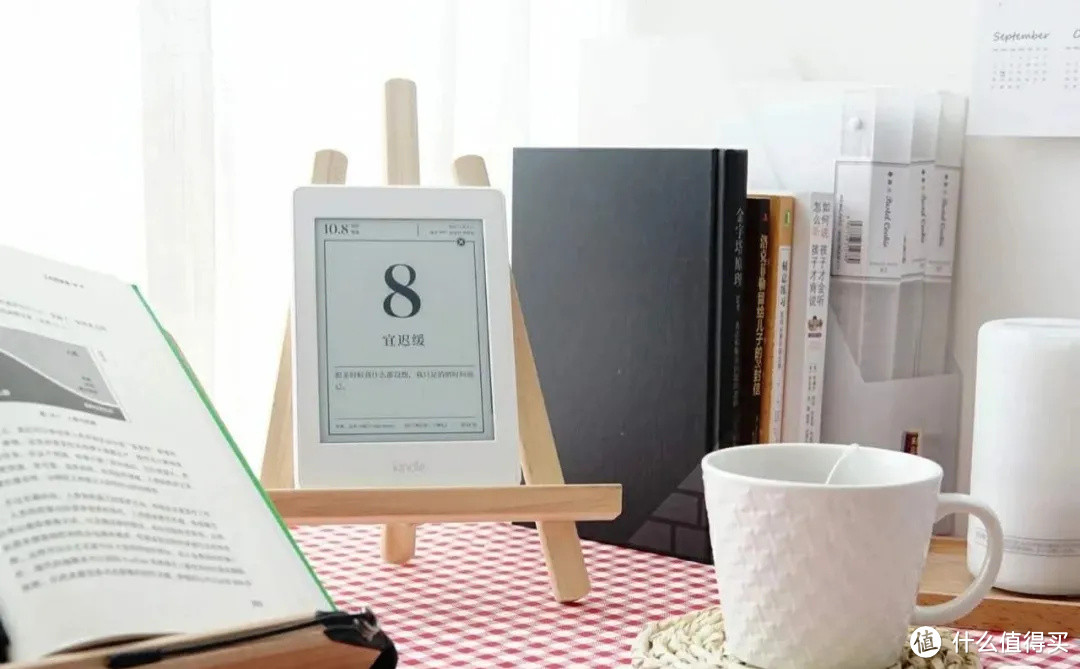 如果你有闲置的Kindle,让它变身时尚的书桌台历吧!