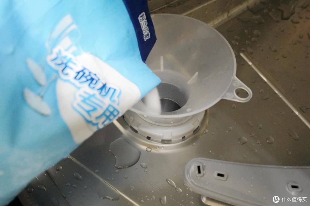 解放双手只需一台洗碗机，海尔EYW13028BKTU1洗碗机体验评测
