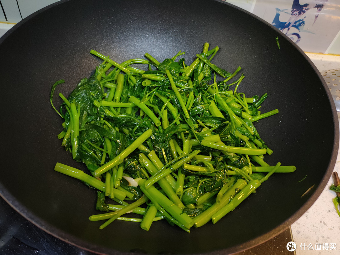 掌握两个技巧做空心菜，翠绿不发黑还入味