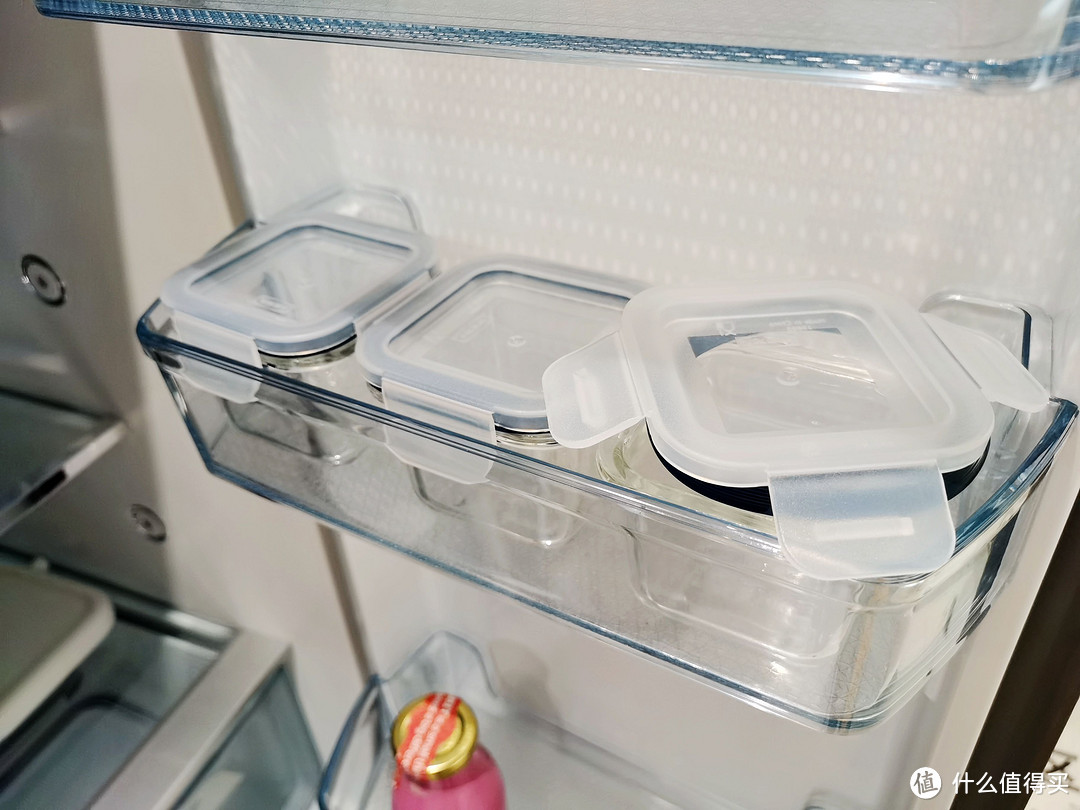 美的432L十字门冰箱:雷达操控,在单位也能控制冰箱温度