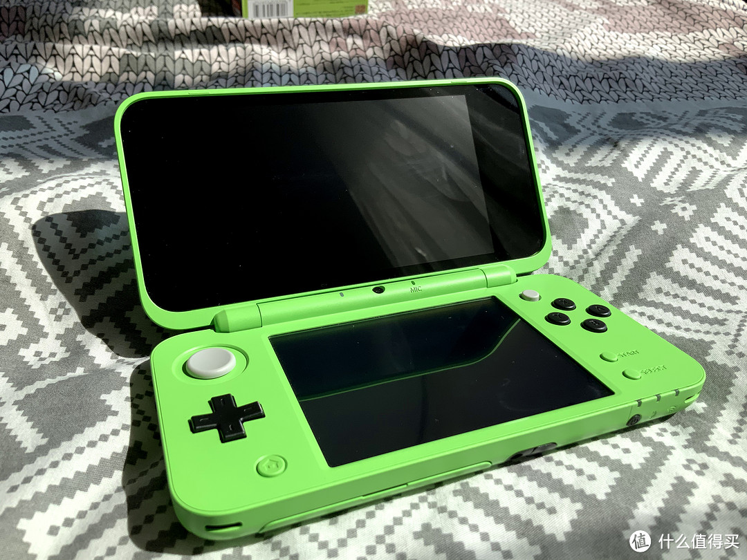 任天堂NEW 2DSLL限定版开箱