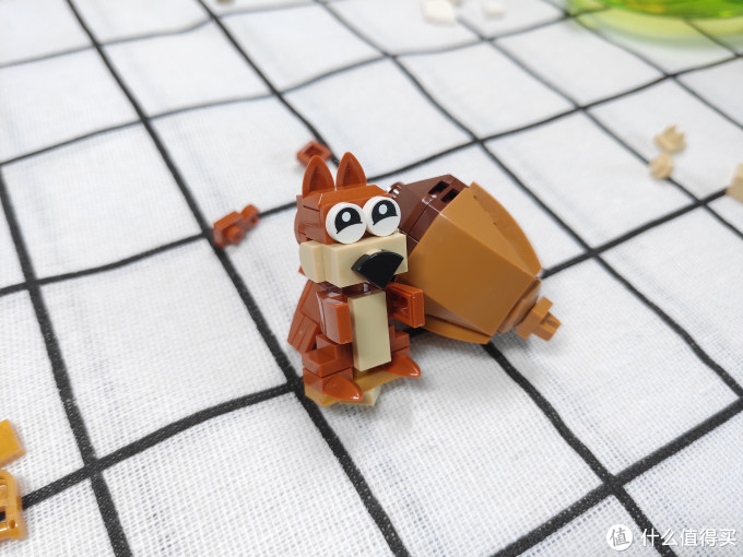 体积小巧结构牢度欠佳loz俐智街景系列1641松鼠坚果屋简单拼搭体验