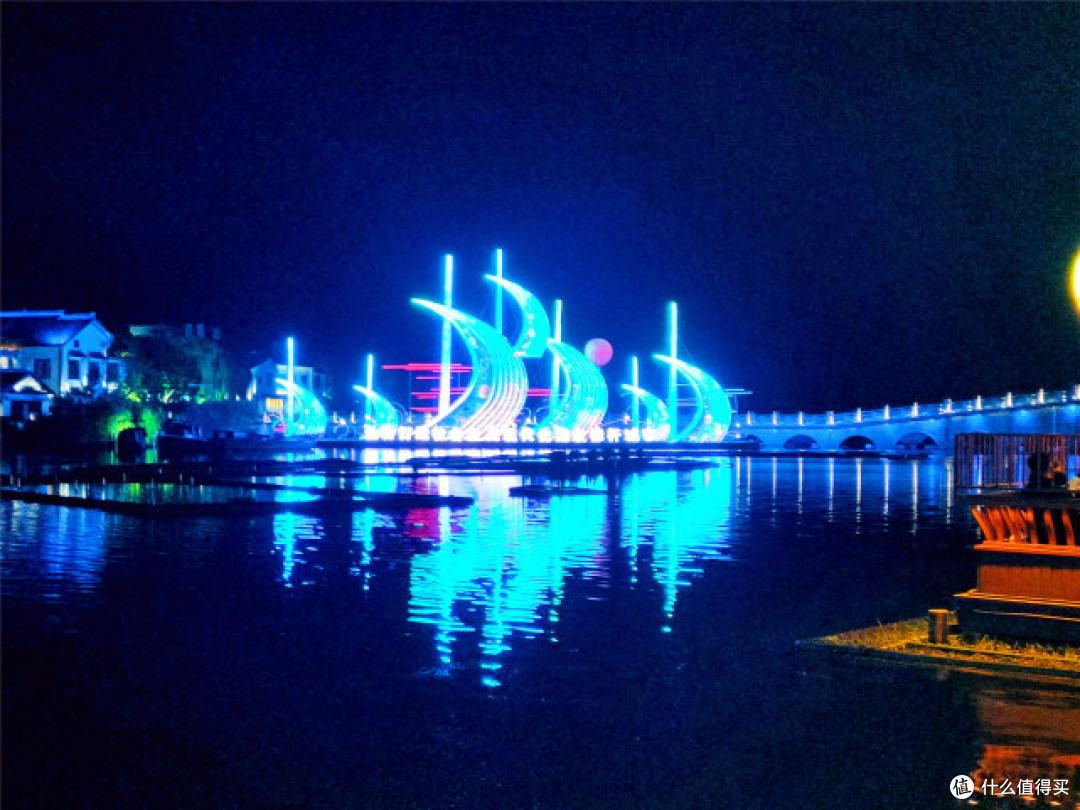 流光溢彩，夜色周庄，体味不一样的水乡古镇