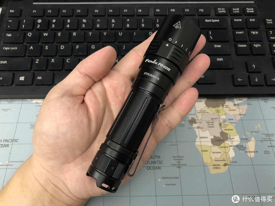 手中的“巨轮”——Fenix PD40R V2.0机械调光手电开箱