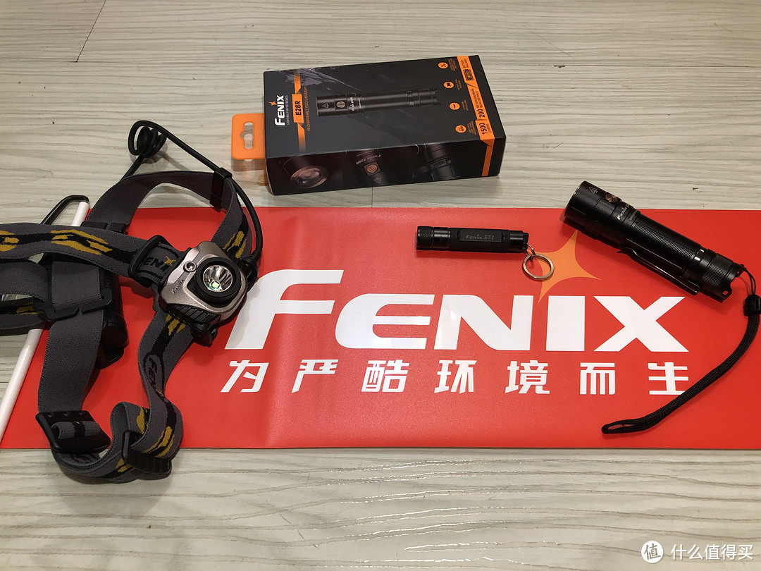 一手划破黑暗的——Fenix E28R EDC快充手电体验测评