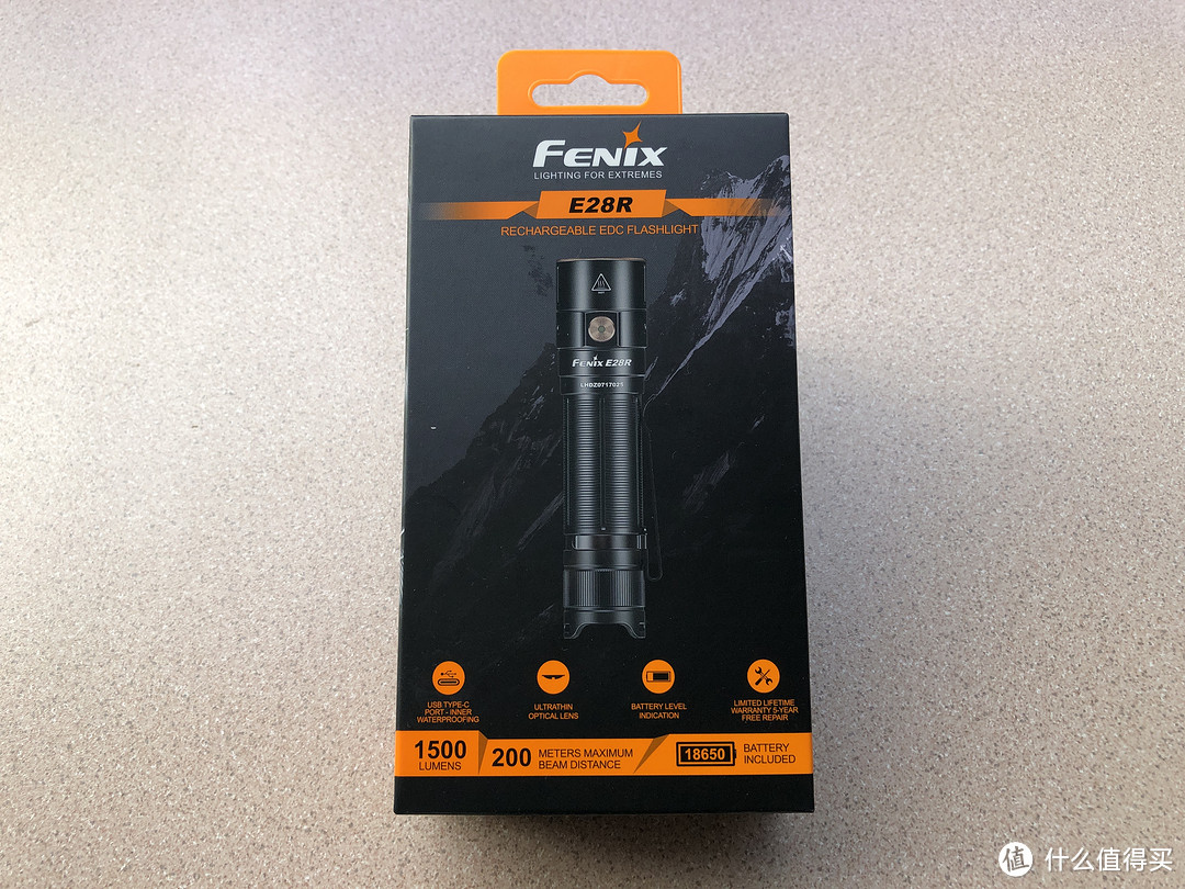 一手划破黑暗的——Fenix E28R EDC快充手电体验测评