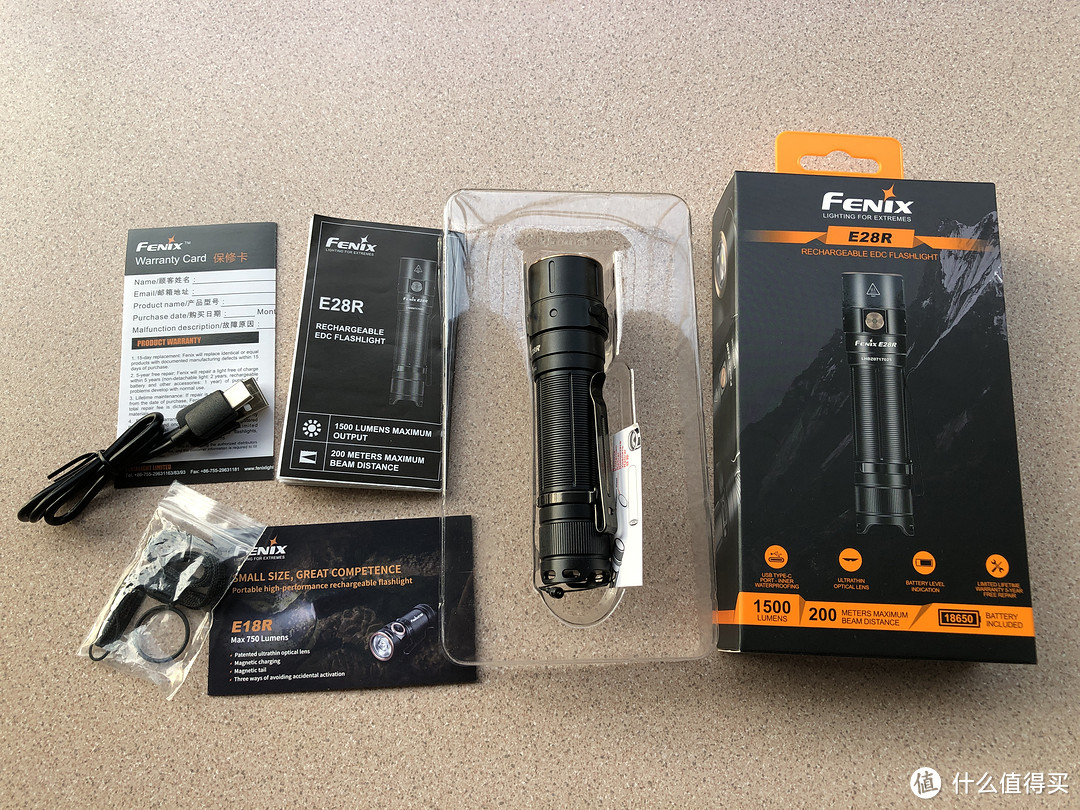 一手划破黑暗的——Fenix E28R EDC快充手电体验测评