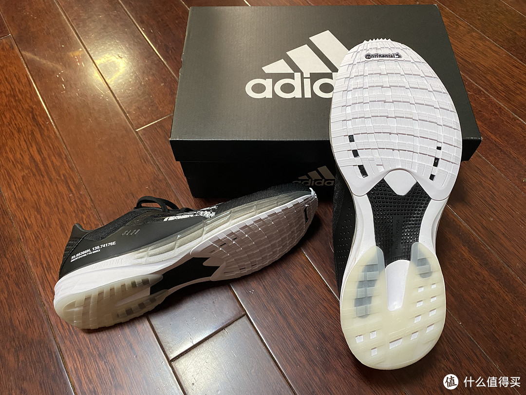 lightstrike科技薄底的Adidas SL20跑鞋