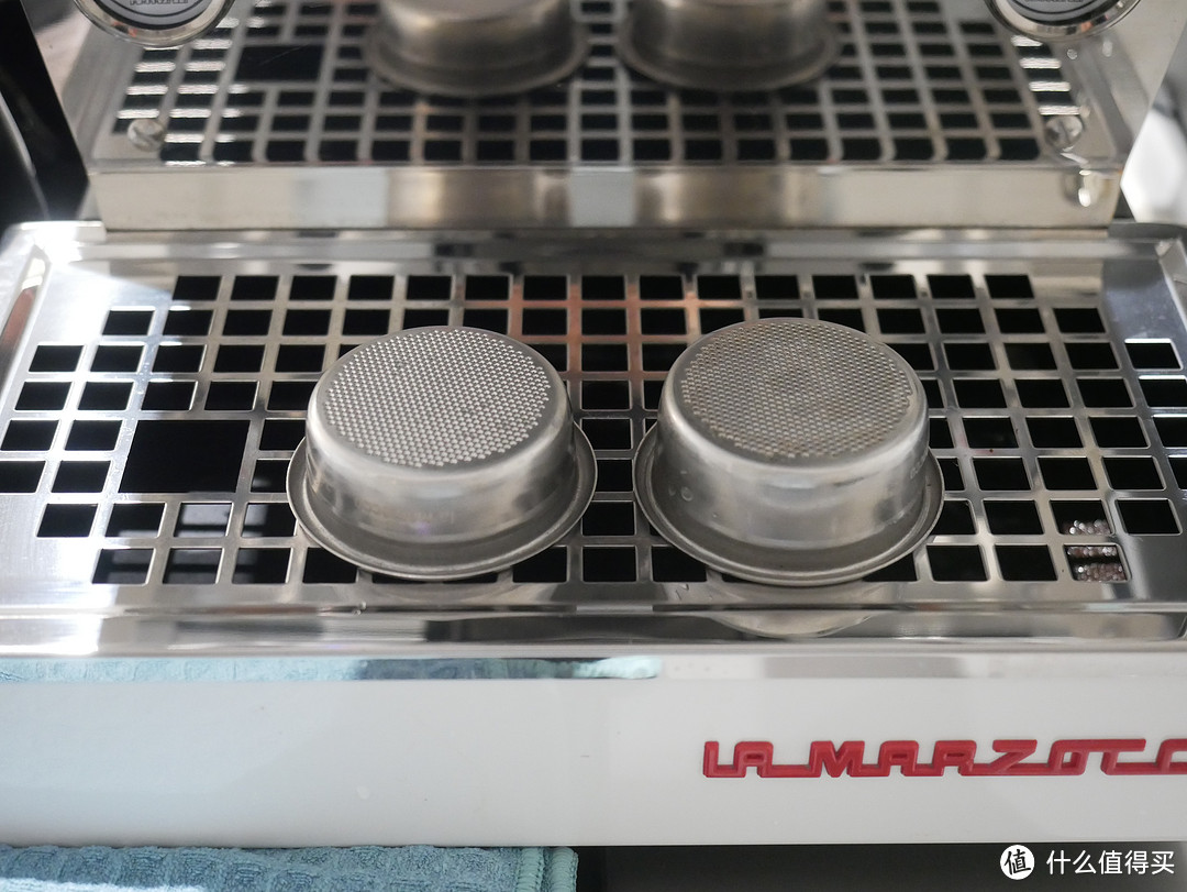 一键搞定咖啡研磨和压粉！售价1.8万的La Marzocco Swift mini磨豆机使用体验