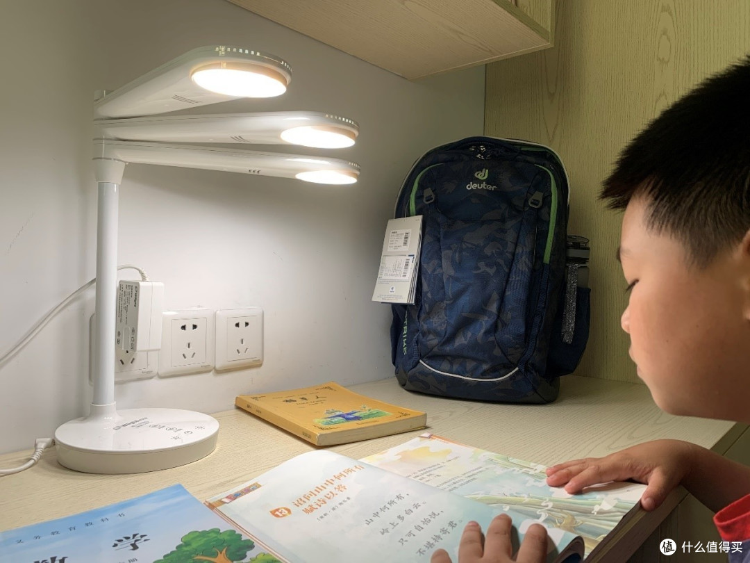 舒适度高，透气性好，还能让孩子昂首挺胸起来——deuter学生护脊书包