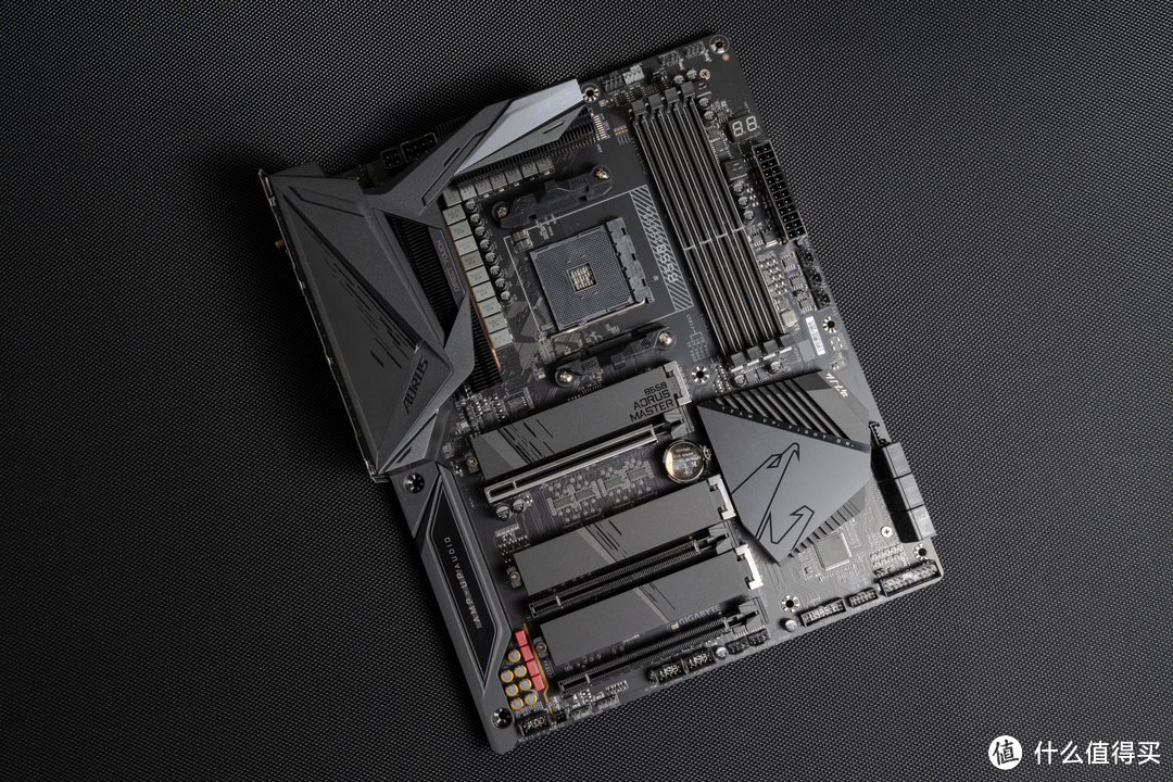 这块 B550 主板强的过分，技嘉 B550 AORUS MASTER 拆解评测