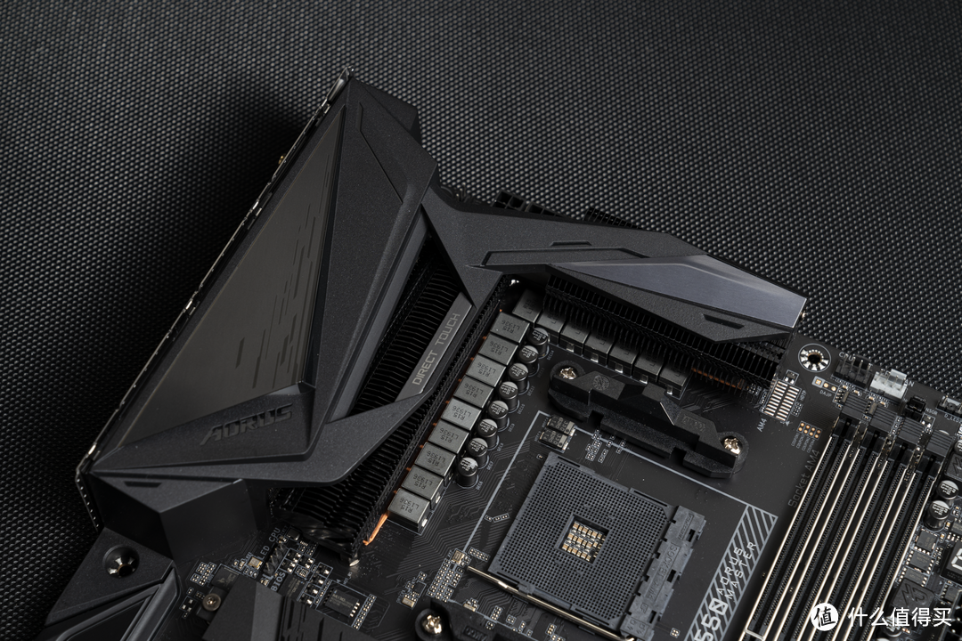 这块 B550 主板强的过分，技嘉 B550 AORUS MASTER 拆解评测