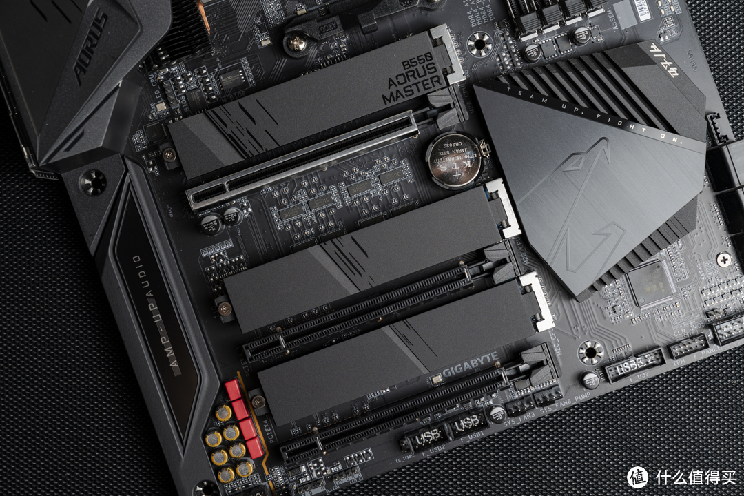 这块 B550 主板强的过分，技嘉 B550 AORUS MASTER 拆解评测