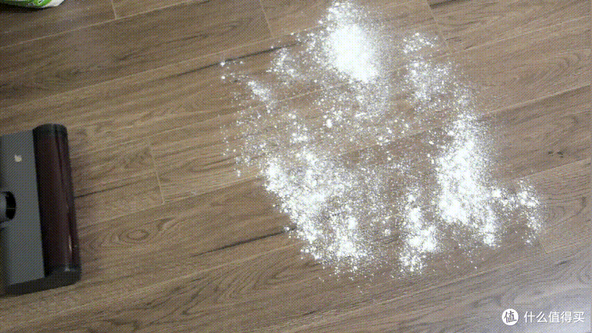 重量不足两瓶矿泉水,家居清洁不蛮干,顺造轻量无线吸尘器