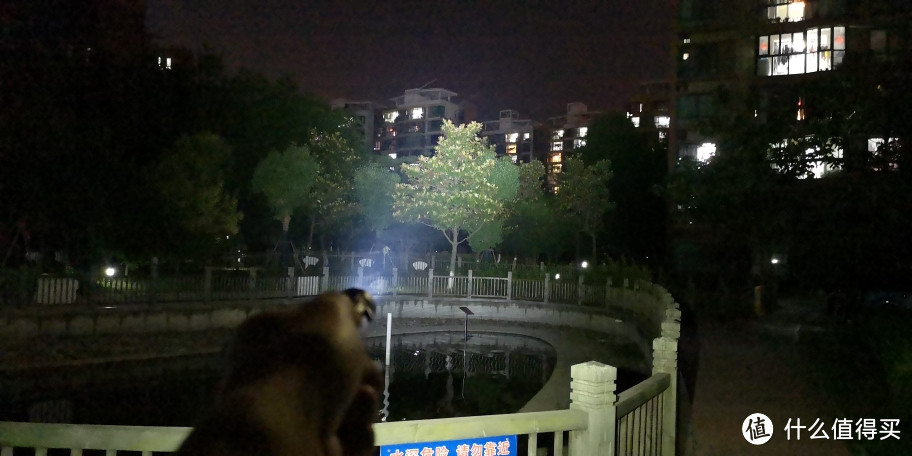文邹邹的暴脾气-务本C3户外强光小直筒