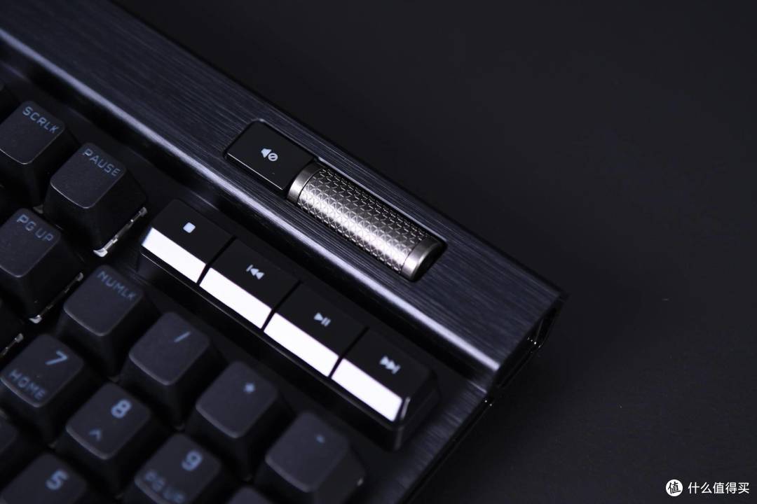 光轴0.25毫秒响应！把玩海盗船K100旗舰机械键盘