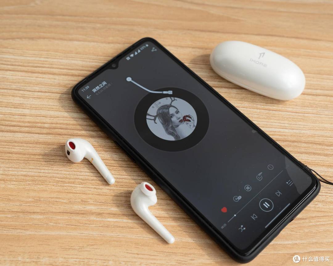 对抗AirPods?!1MORE ComfoBuds 舒适豆半入耳式耳机
