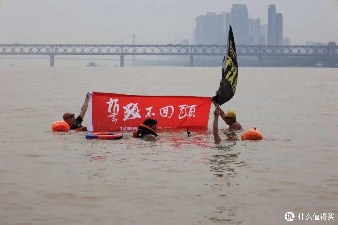一个不会游泳的人，凭什么横渡长江 ？