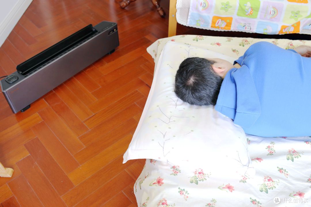 先锋石墨烯踢脚线取暖器:隔离冬天的一道热屏障