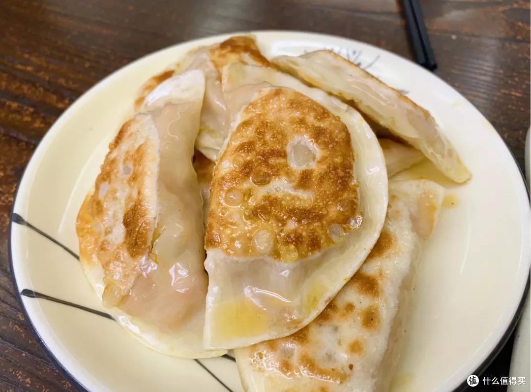 以前晚上不想吃实打实的米饭,奶奶或者外婆就会以「稀饭 麦角」的组合