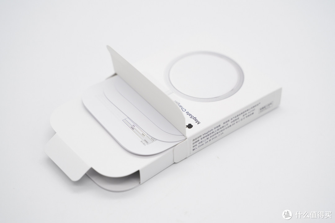 拆解报告：Apple苹果MagSafe磁吸无线充电器A2140
