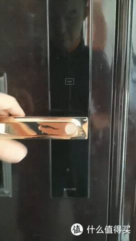 明明靠安全就完胜,非要披上黑金战甲,有欧瑞博智能门锁S2守护家人,无忧矣!