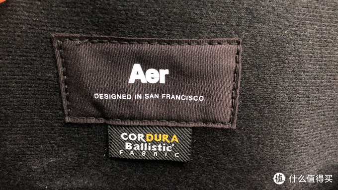 包里的商标及材料说明，产地旧金山？