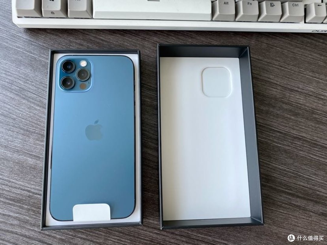 每年雷同的剧本--心里嫌弃身体却很诚实的抢了新一IPhone12PRO