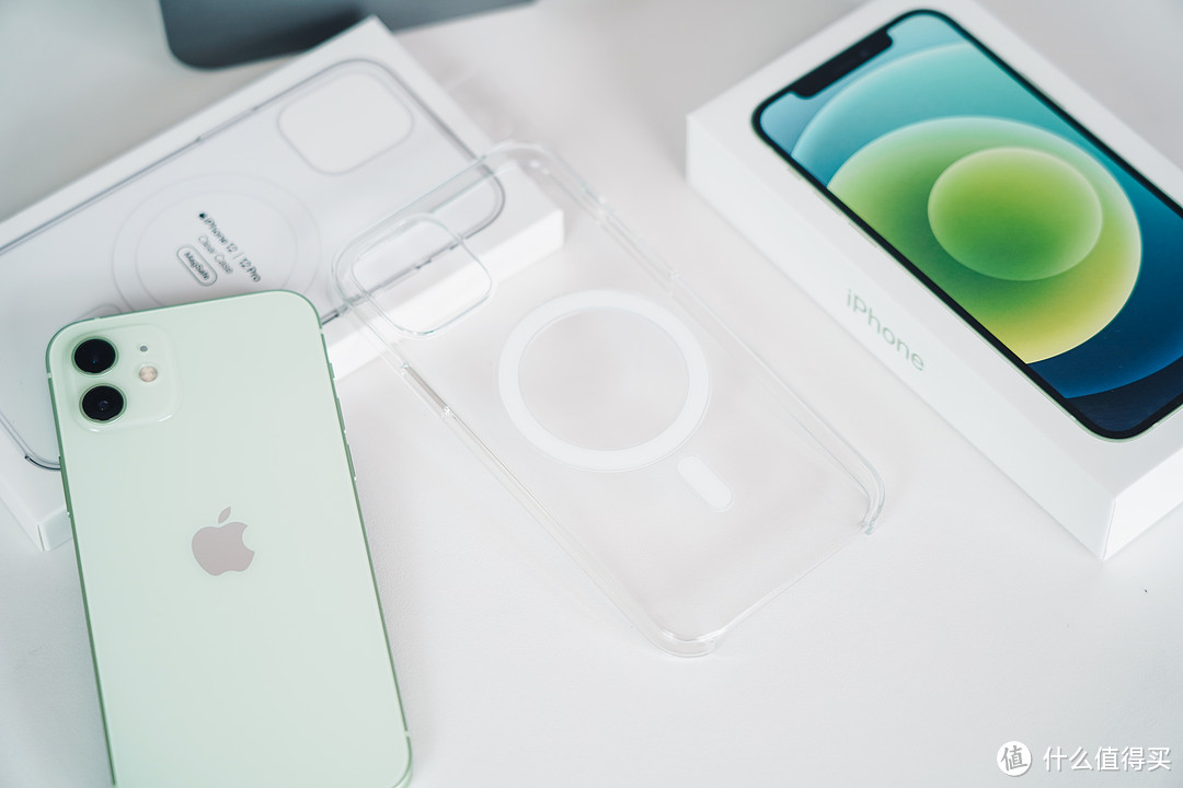 iPhone 12首发全面测试，关于快充、磁吸、手机壳膜那些事