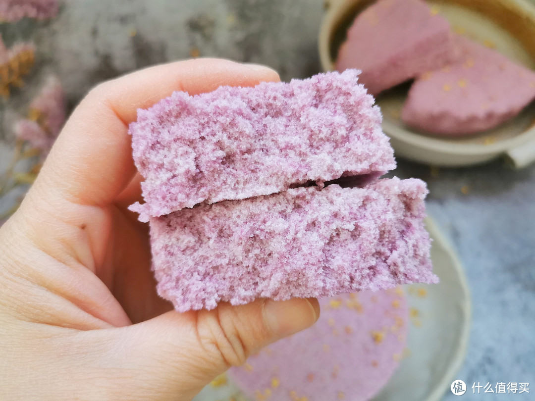 重阳节记得吃重阳糕,1碗米粉1个紫薯,简单4步就能做,软糯香甜