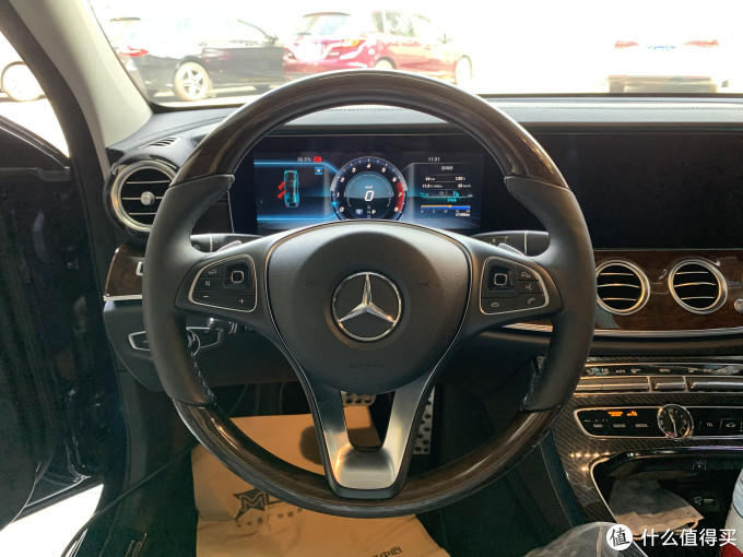 奔驰e级e320改桃木方向盘手感更佳