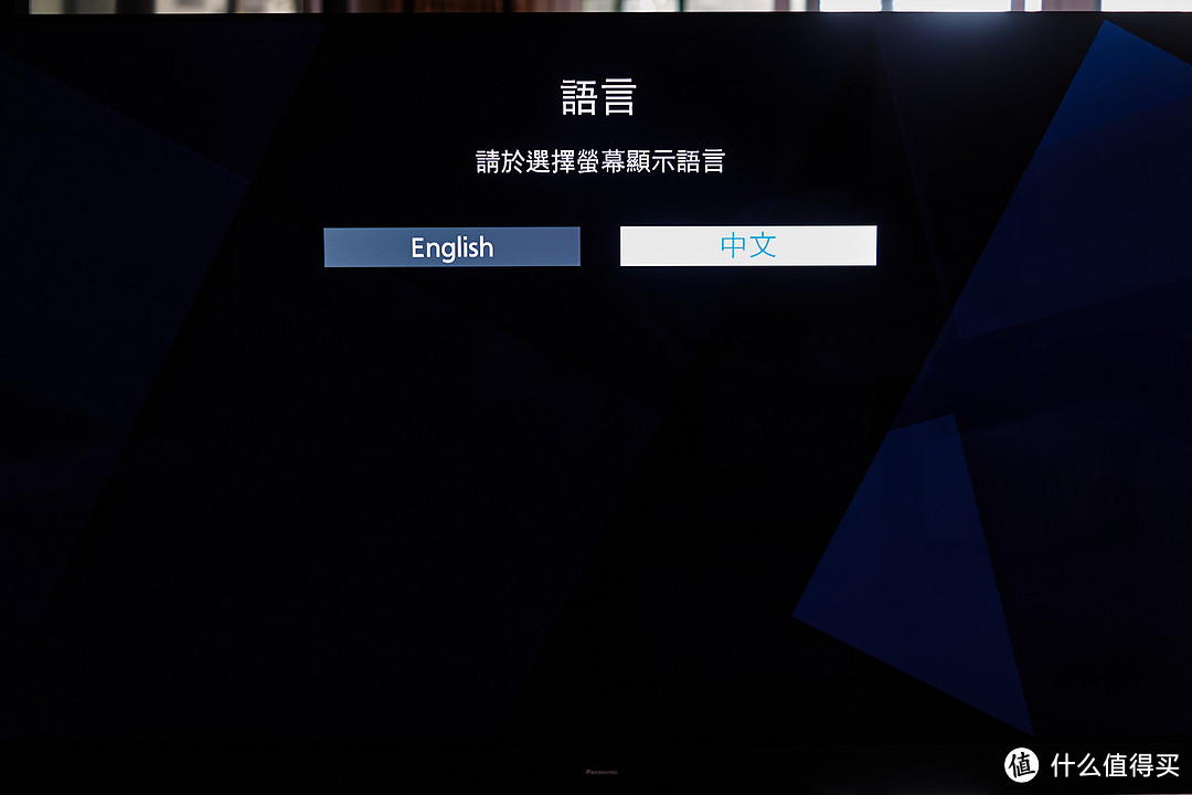 开机需要先选择语言，中文英文可供选择。