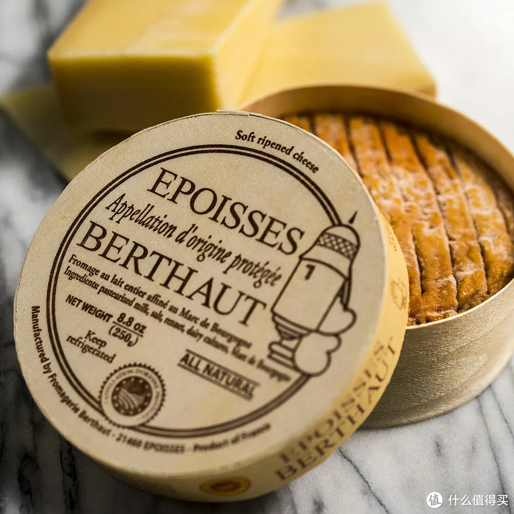 ▲ 勃艮第的Époisses奶酪，第二行注明了它的AOP级别