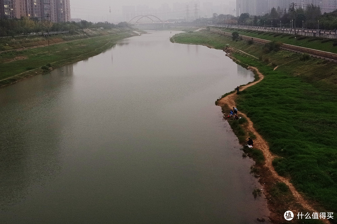 雾霾天气就很黯沉