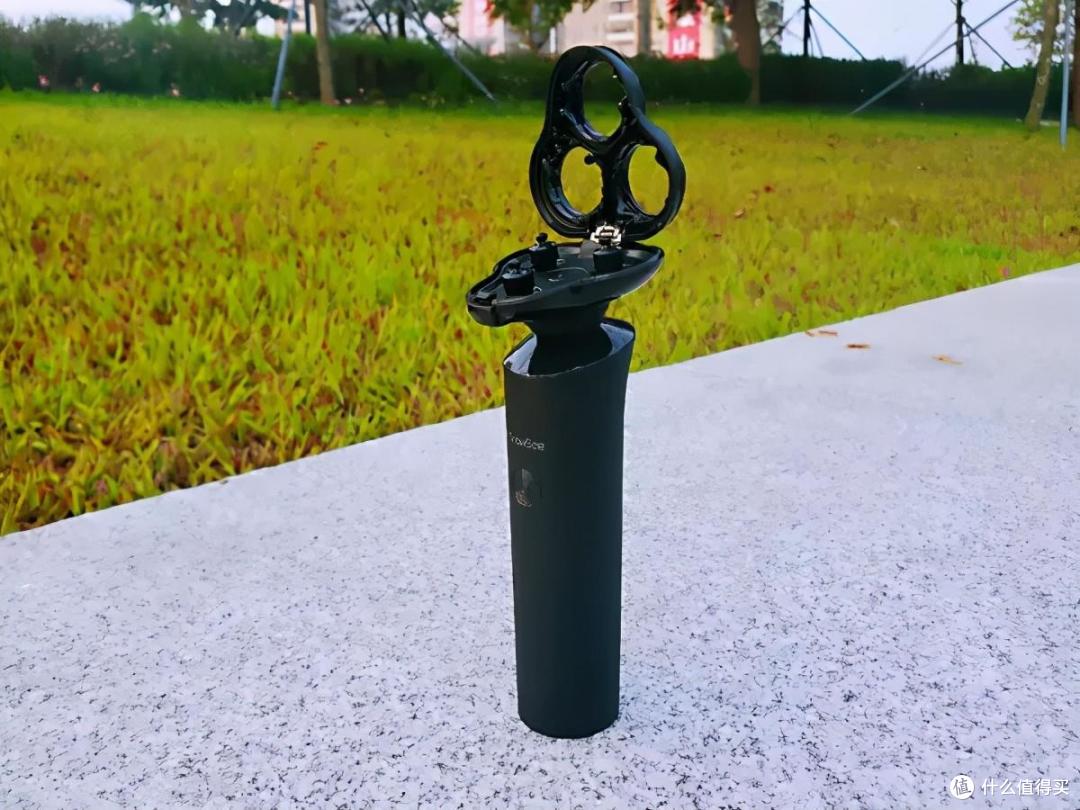 小适电动剃须刀F1,三刀头为男士带来顺滑亲肤剃须体验
