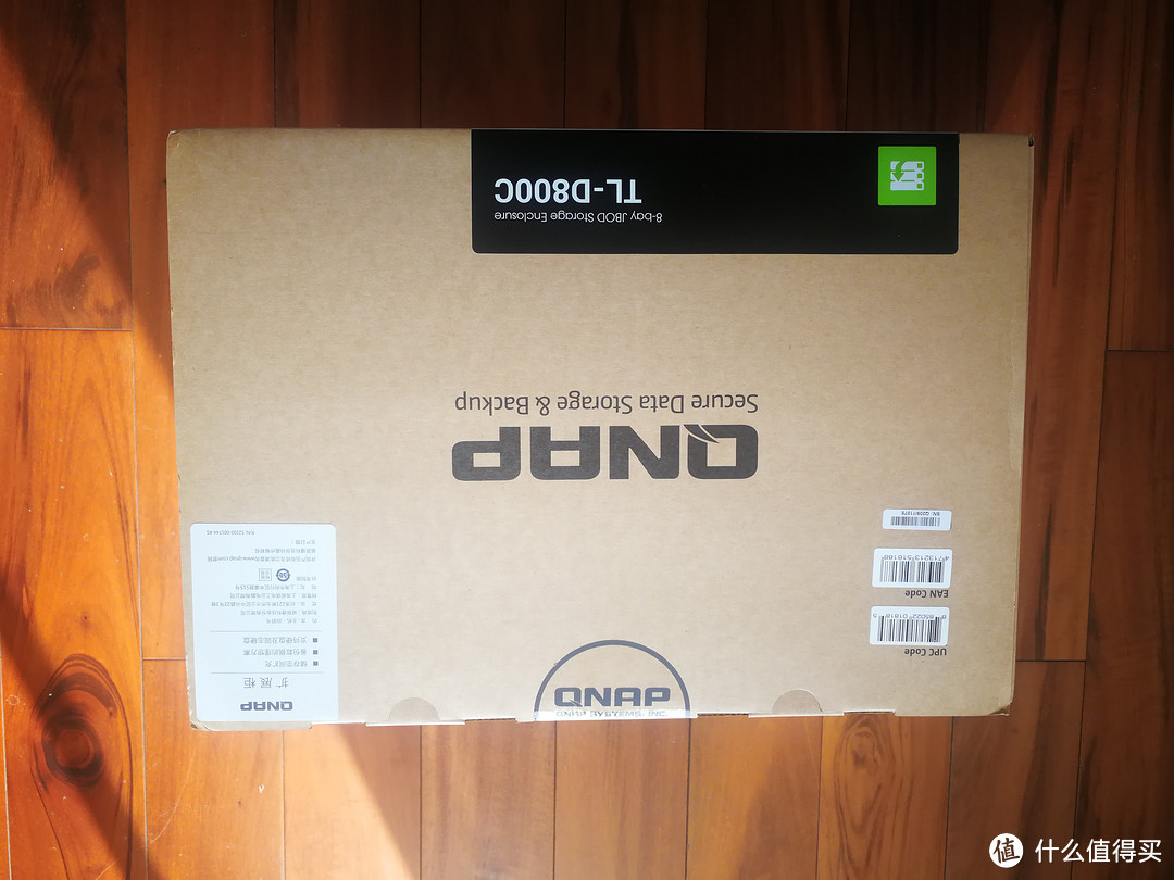 开箱晒物：威联通（QNAP）TL-D800C八盘位硬盘柜