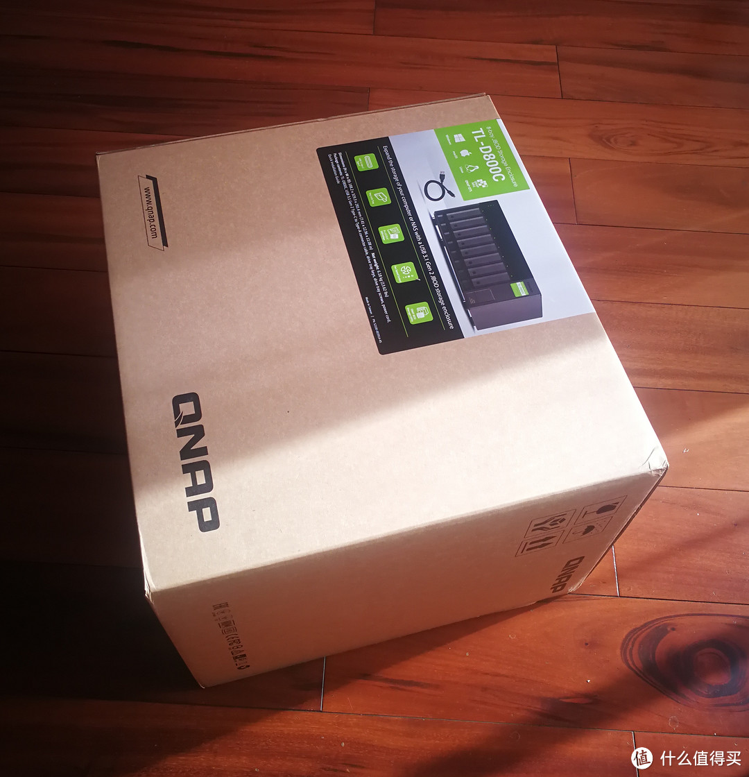 开箱晒物：威联通（QNAP）TL-D800C八盘位硬盘柜