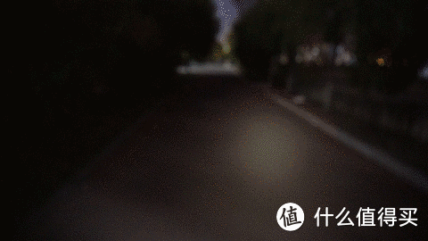 小巧便携,亮度高!体验菲尼克斯E20 V2.0便携手电