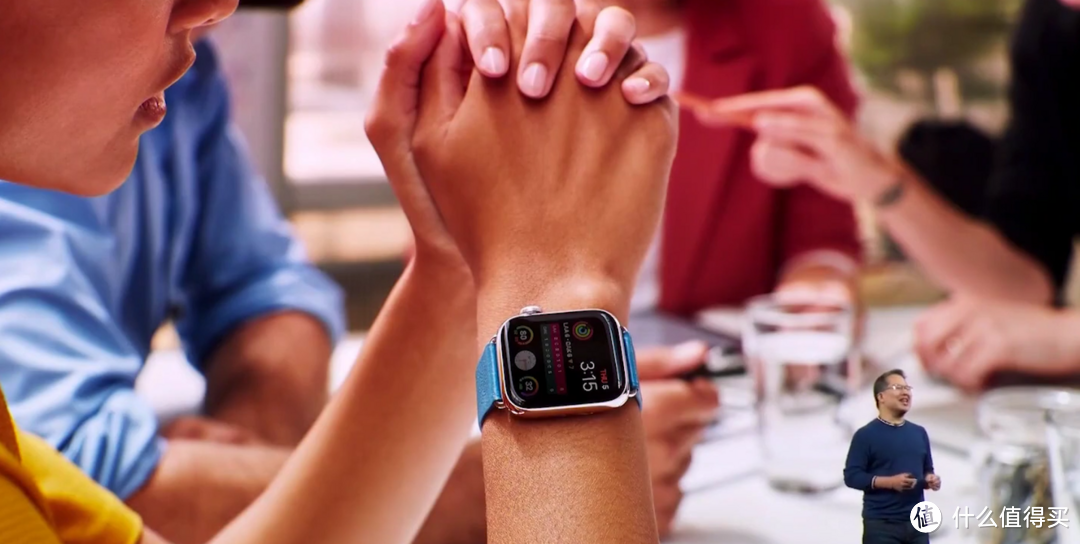 新增血氧监测功能，蓝色真的很漂亮 Apple Watch Series 6上手体验