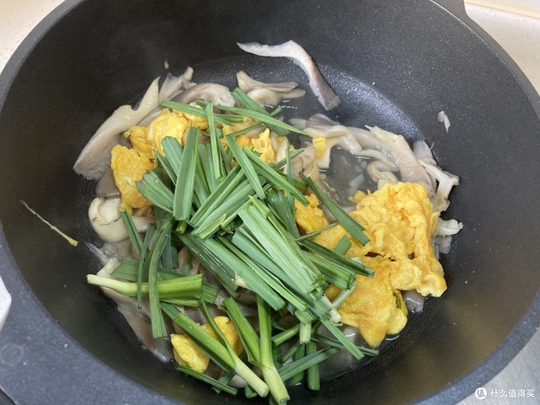 天冷这菜我家每周吃三回,简单一炒就出锅,五块钱一大盘,真实惠