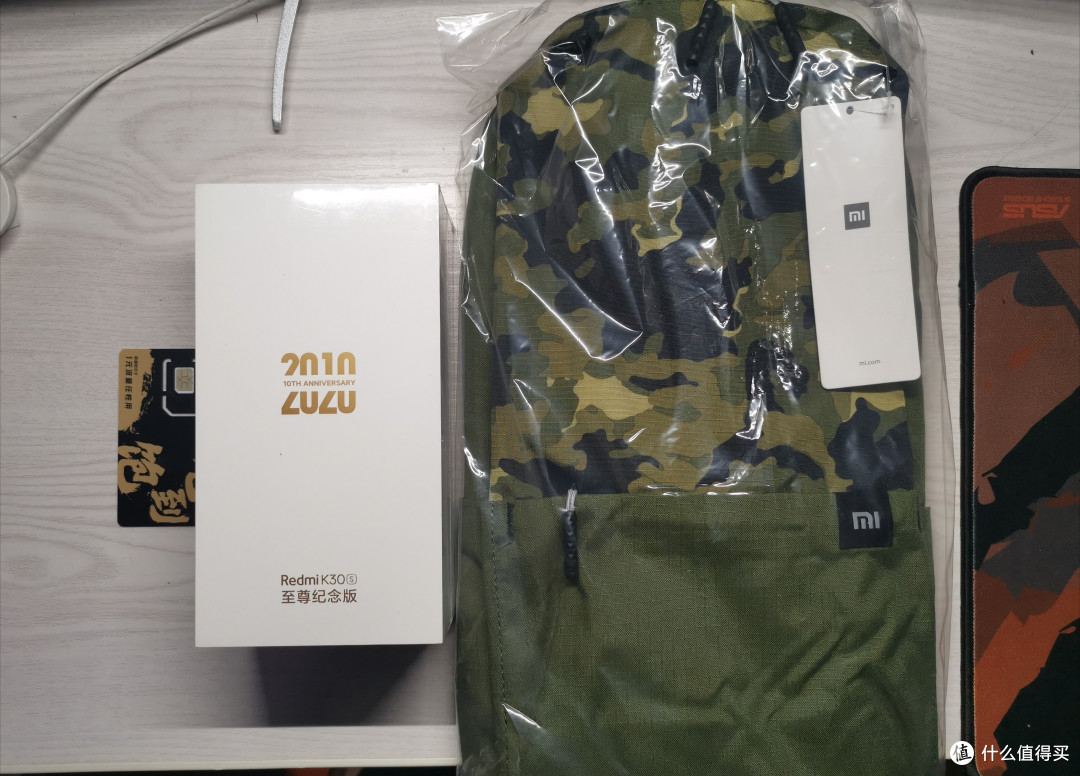 全黑的包还是好看点,迷彩的花了点