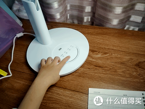 智能面加环读写台灯 家人工作学习的最好伴侣