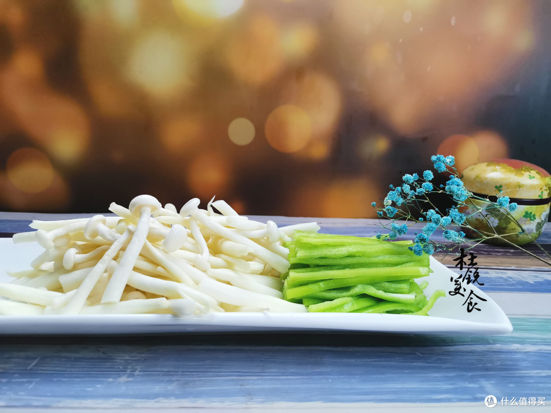 这食材,立冬后只要遇到,多贵都要买,搭配青椒丝,汤底都不剩