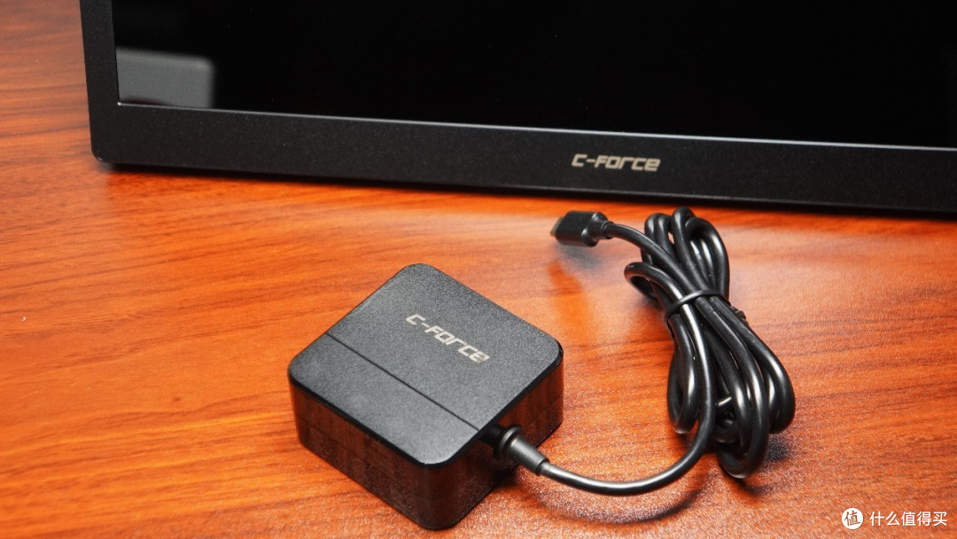 4K、HDR、双全功能C口,显示效果出色的CForce便携式显示器