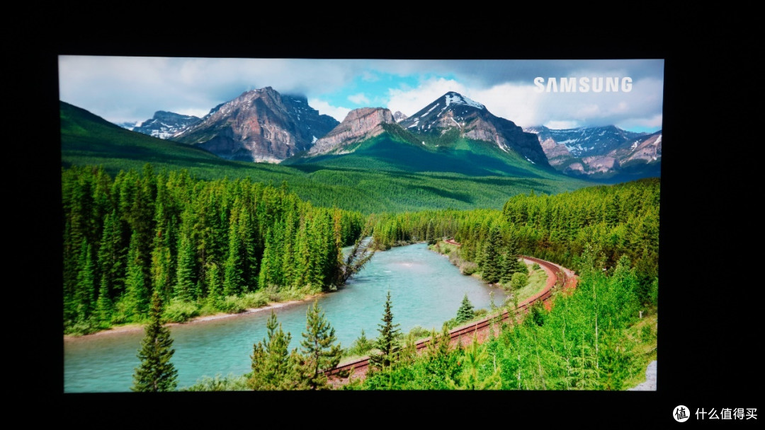 4K、HDR、双全功能C口,显示效果出色的CForce便携式显示器