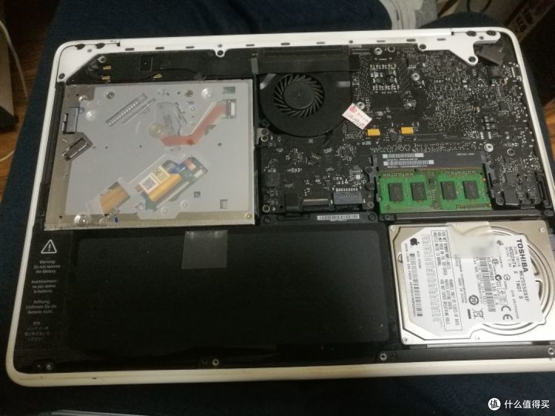 600块钱的MACBOOK7.1开箱(带吸入式刻录机)
